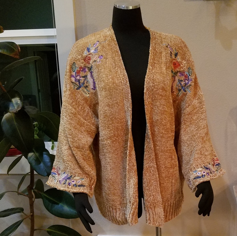 Very J Chenille Sweater Long Sleeves Embroidery Detailed Warm Honey Sm Md Lg NWT